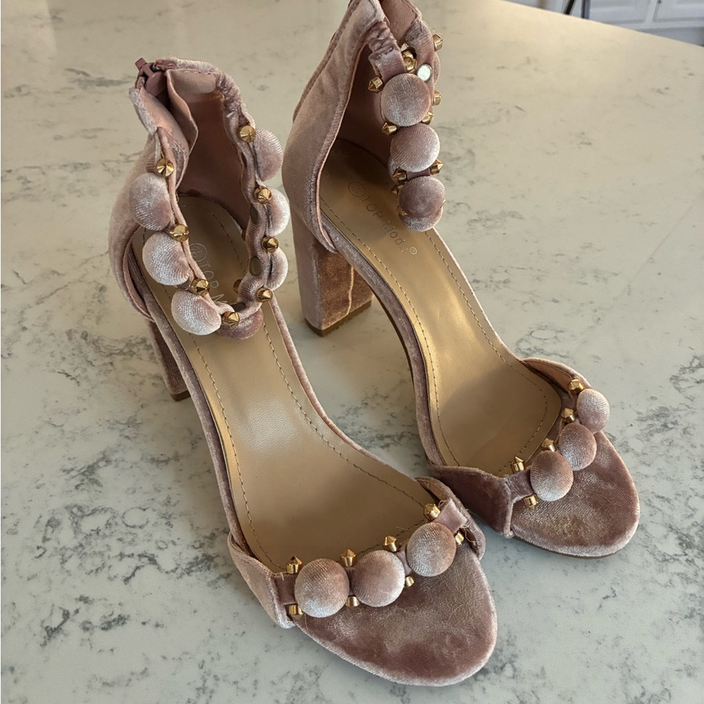 Elegant Top Moda sz6.5 Pink Velvet Heels